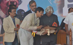 Sharing moment with Dr. APJ Kalam during felicitation-2013