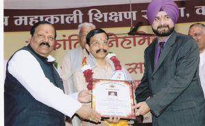 Navjyot Singh Siddhu-MP-Felicitating Dr Ashish-2011