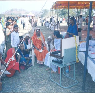 Camp in weekly market